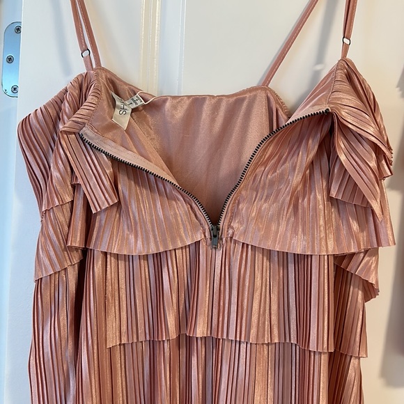 Set (top & skirt) - Picture 5 of 9